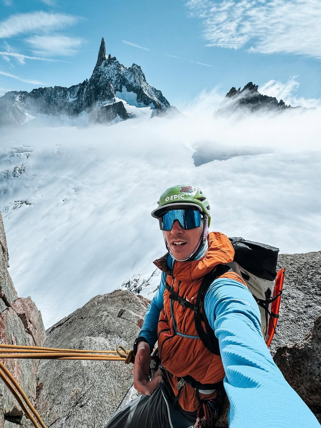 Enrico Veronese durante una salita alpinistica